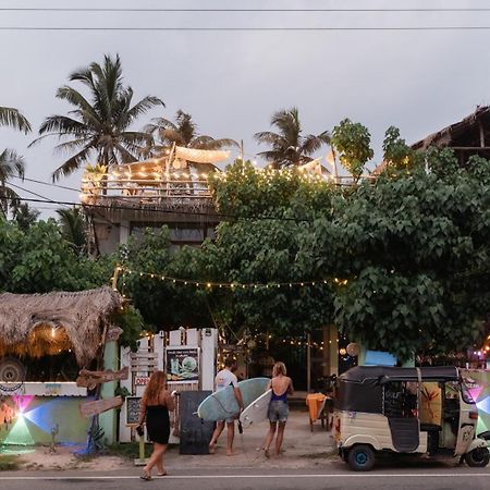 Hostel Gaia Ocean Surf Yoga Ahangama Exteriér fotografie