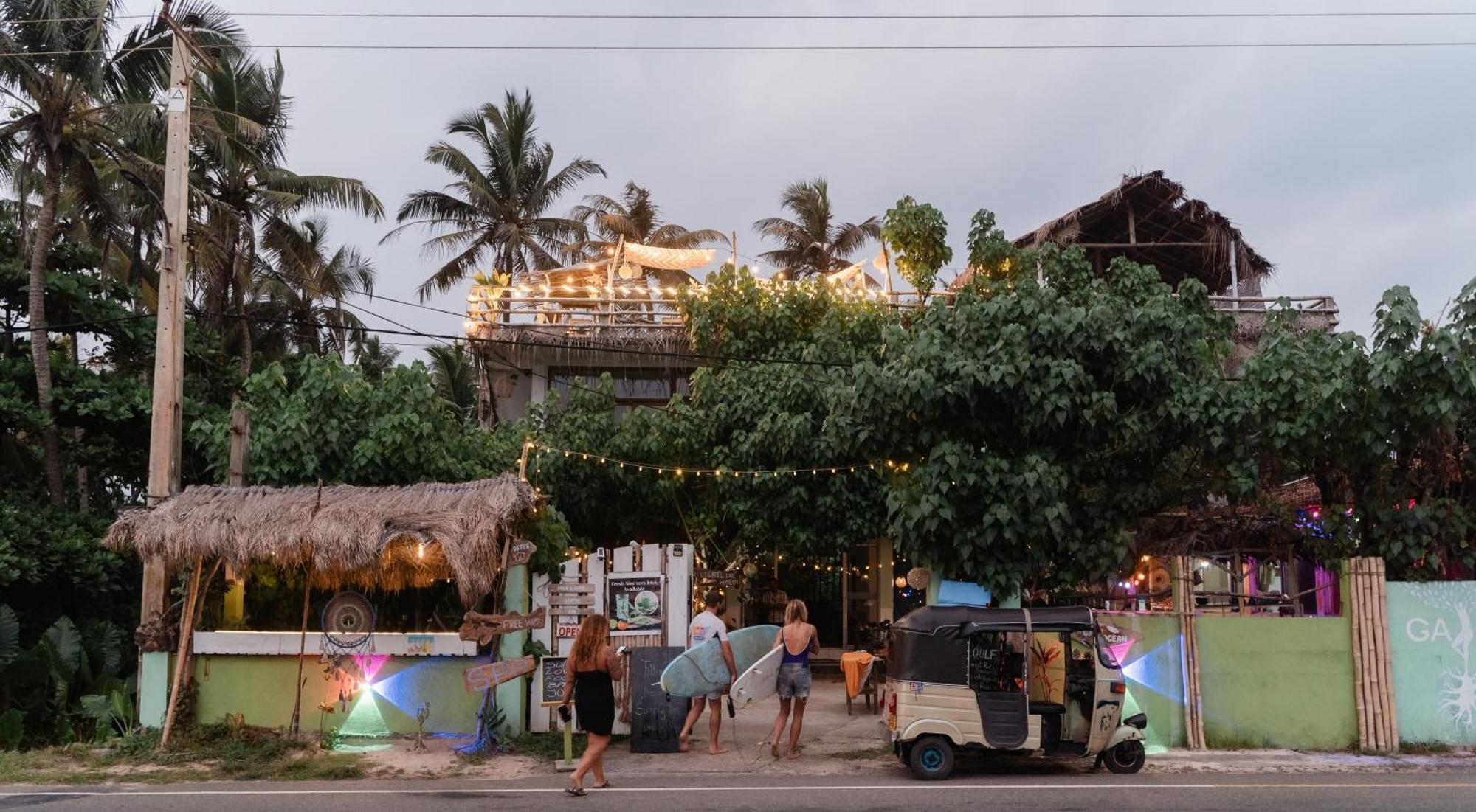 Hostel Gaia Ocean Surf Yoga Ahangama Exteriér fotografie